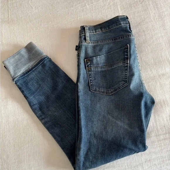 Rock & Republic Skinny Ankle Jeans - Picture 2 of 10